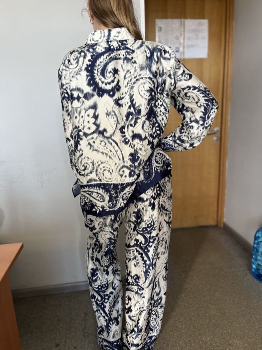 Продаю костюм зара