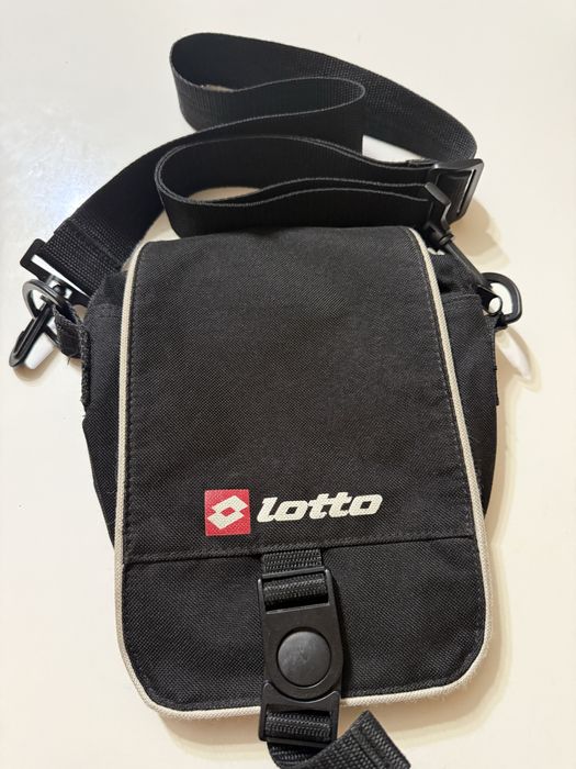Сумка через плече Lotto чорного кольору в гарному стані