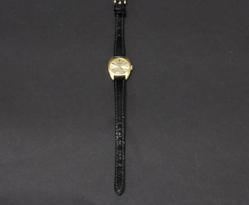 IWC, damski zegarek, złoto 18k.