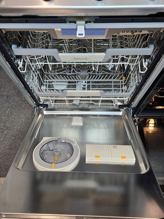 Ціла кухня Miele!Духовка НВЧ+пароварка кавоварка посудомийка Газова