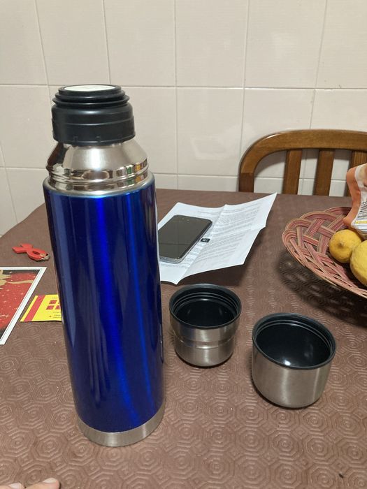 NOVA Garrafa termo inox com 2 copos 750 ml