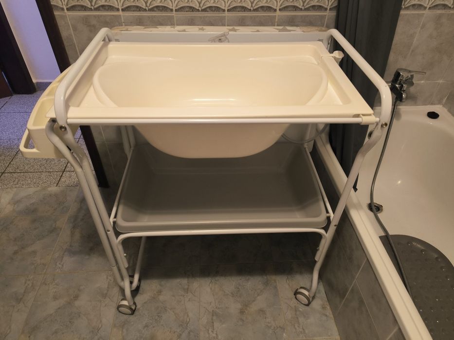Banheira com muda fraldas