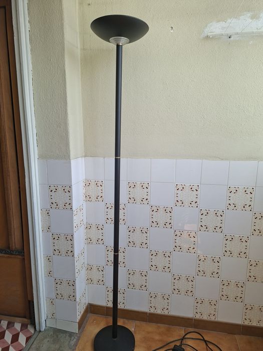 Vendo candeeiro de pe. Alto