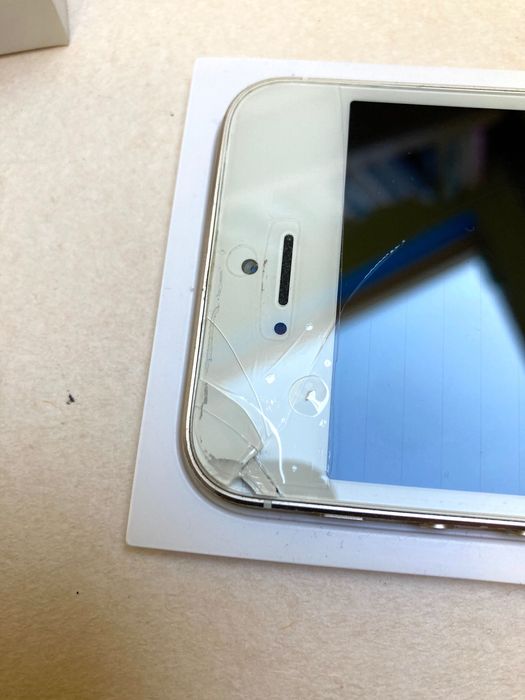 Apple iPhone 
5S 
1/ 16 GB 
złoty/ Gold