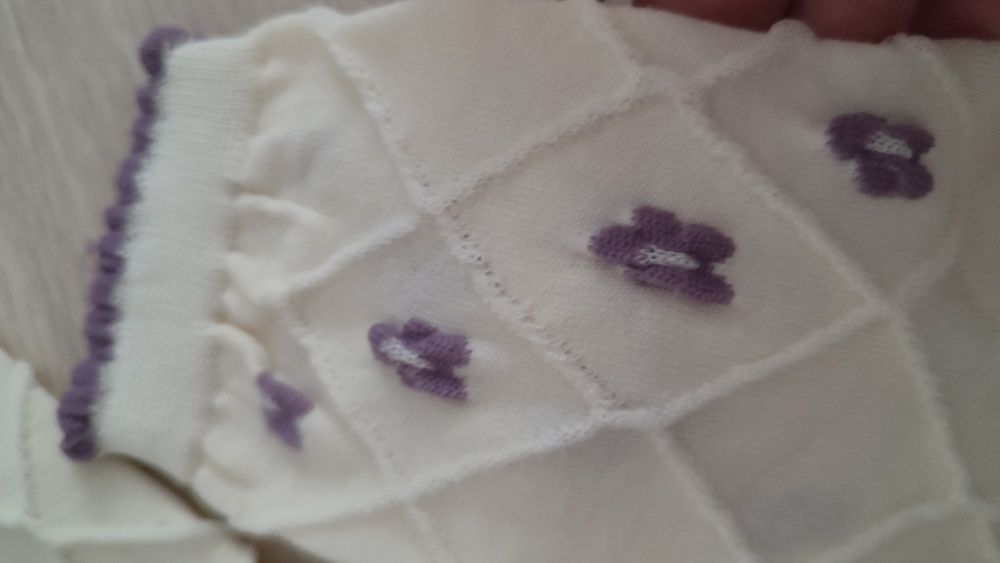 Białe zdobione skarpetki z wzorkiem i falbanka dla kobiet -botki