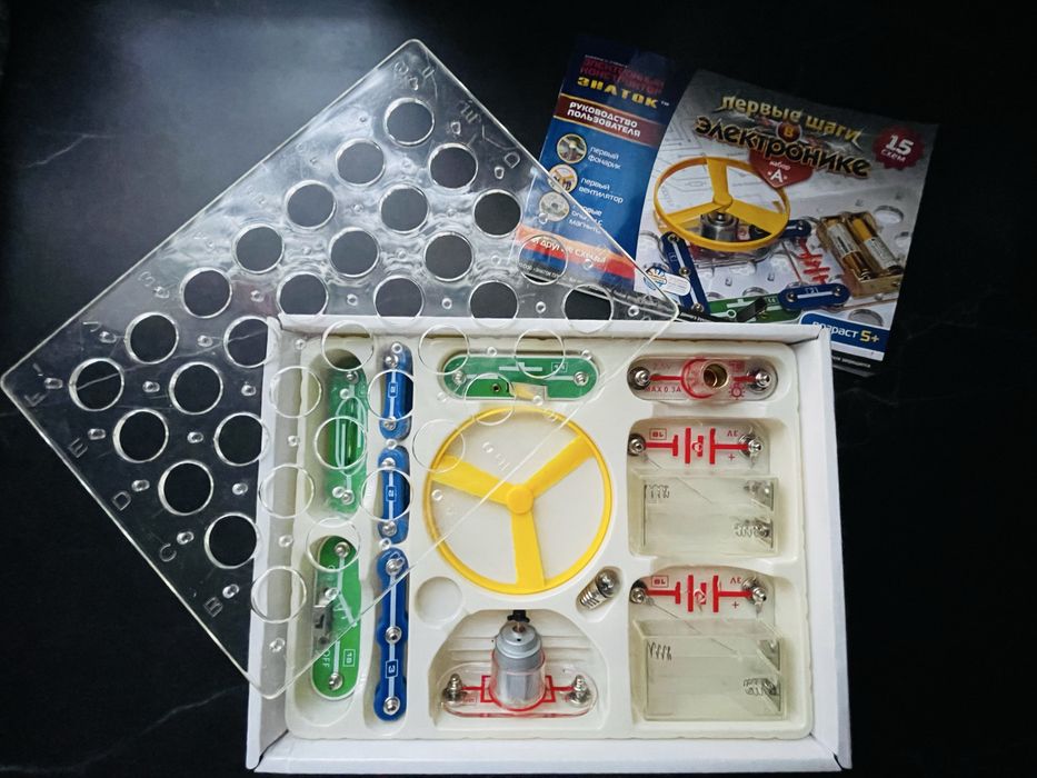Конструктор Знавець перші кроки в електрониці 15 схем