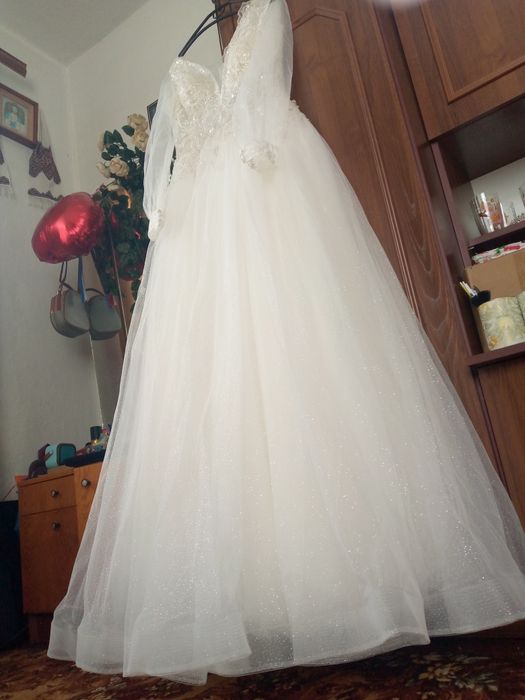 Продам весільну сукню