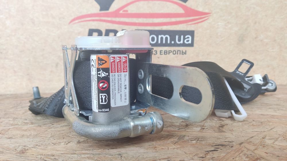 Jeep Grand Cherokee WK2 2010-2022 ремень безопасности передний левый