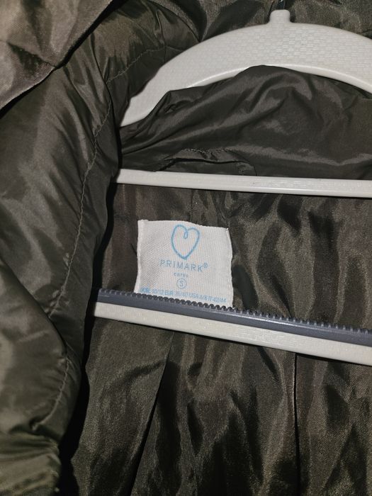 Kurtka puchowa z kapturem w kolorze khaki Primark rozmiar S