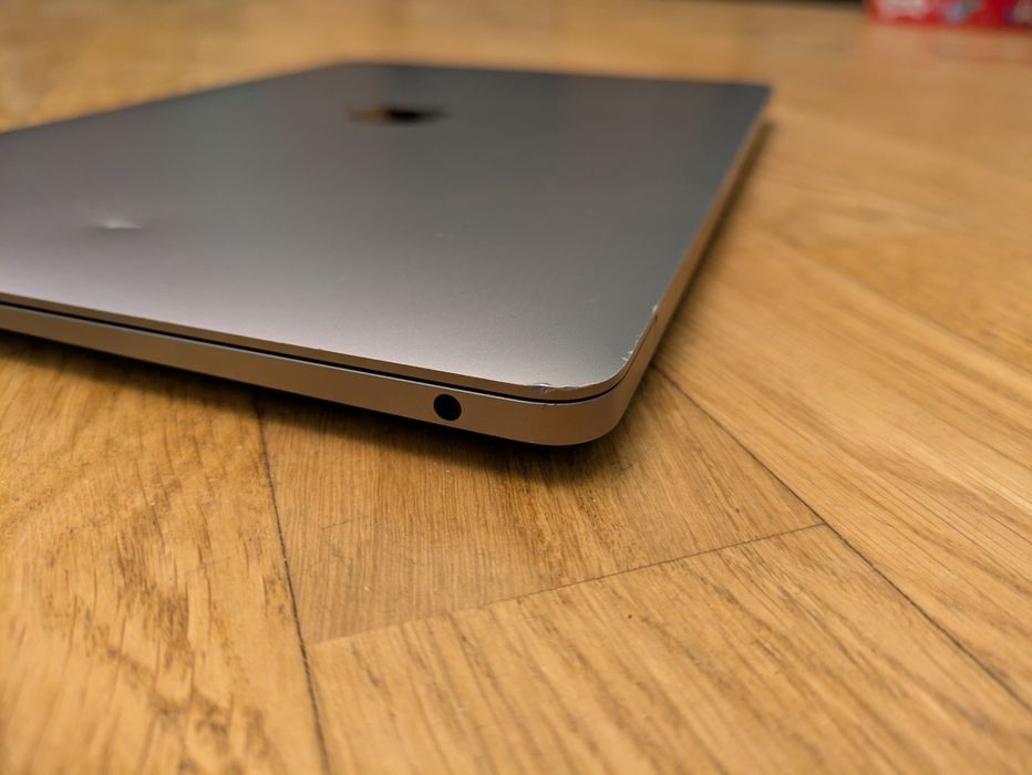 MacBook Air M1, 2021, 8/256 ГБ.