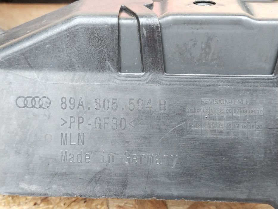 Audi Q4 E-Tron 2021- передняя панель телевизор 89A805594B