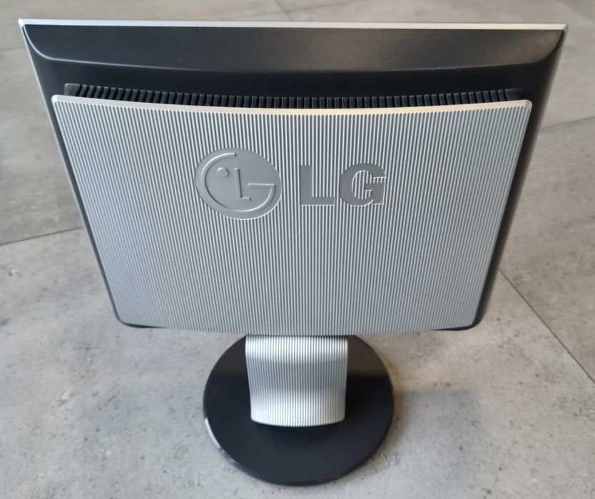 Monitor 15" LG Flatron L1530s