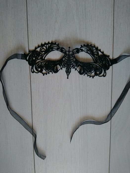 Маска карнавальна чорна