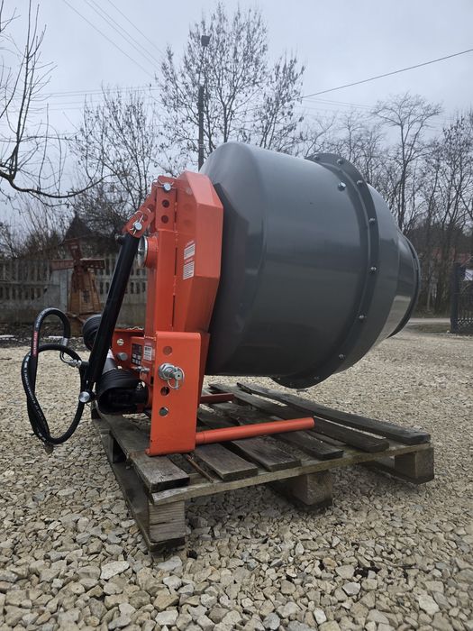 Betoniarka Do Betonu Na Wałek Wom- hydrauliczny wywrot
