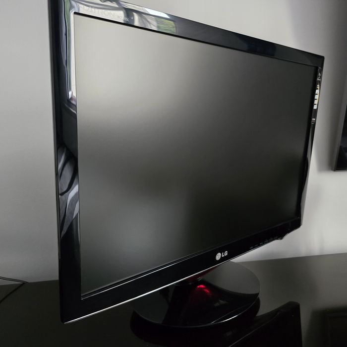 Monitor LG 22" Led slim seria W 86