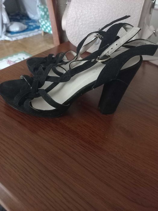 Buty na obcasie, czarne, obcas na słupku