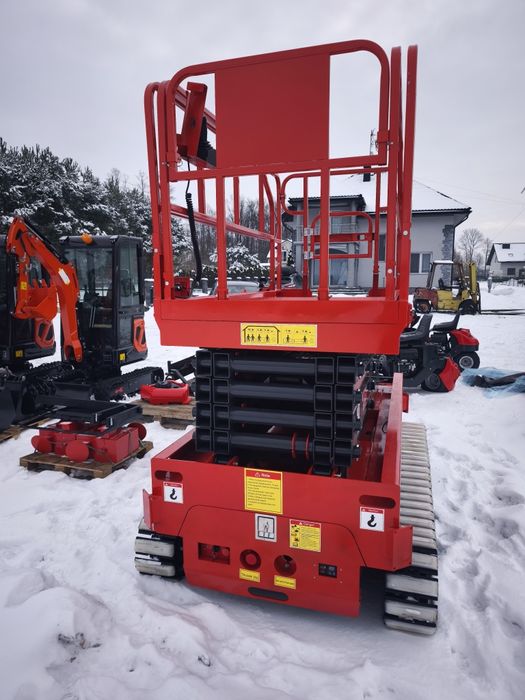 Wynajem podnośnika wzwyżka nożycowego na gąsienicach.