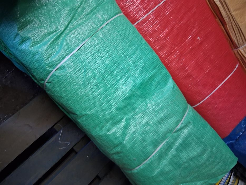 Sacos ráfia em várias cores