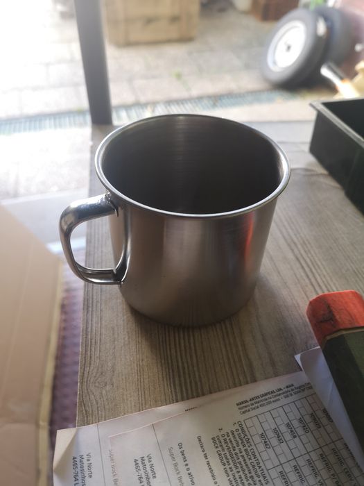 Canecas em inox em quantidade