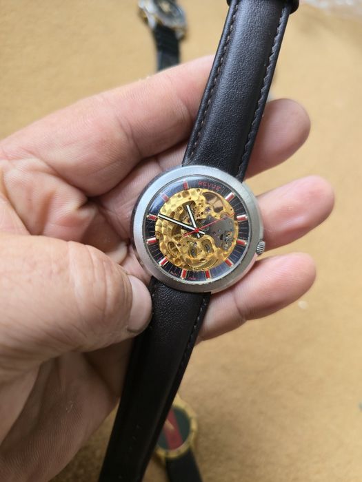 годинник Revue з автоматичним механізмом у корпусі Skeleton MSR 1970-х