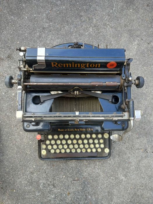 Máquina de escrever antiga Remington N12