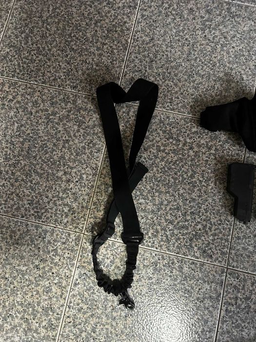 Arma airsoft Lancer Tactical LT12 e material