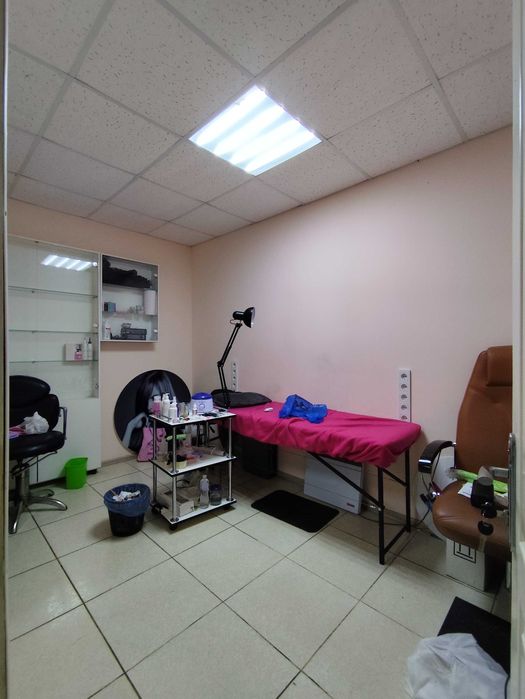 Продам окрему будівлю на просп. Тракторобудівників, 107г, м. Харків