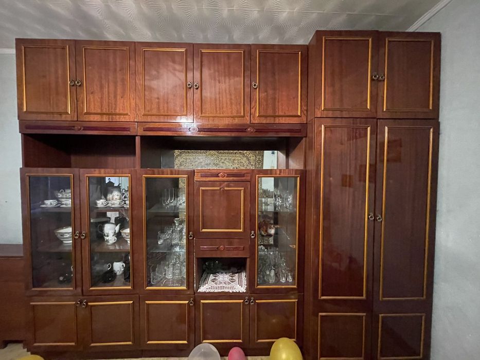 Стінка вітальня.Шафа.