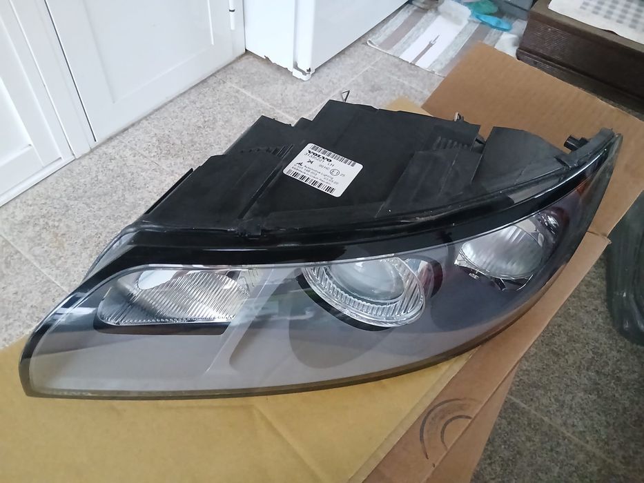 Farol dianteiro VOLVO V50 2007