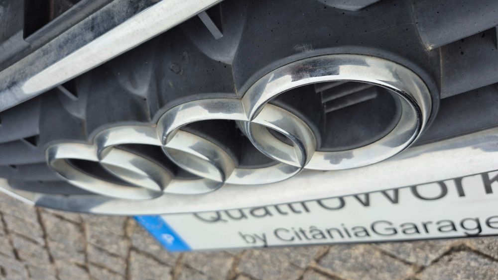 AUDI A3 8P - Grelha Central Para Choques ORIGINAL RIGOROSAMENTE NOVA