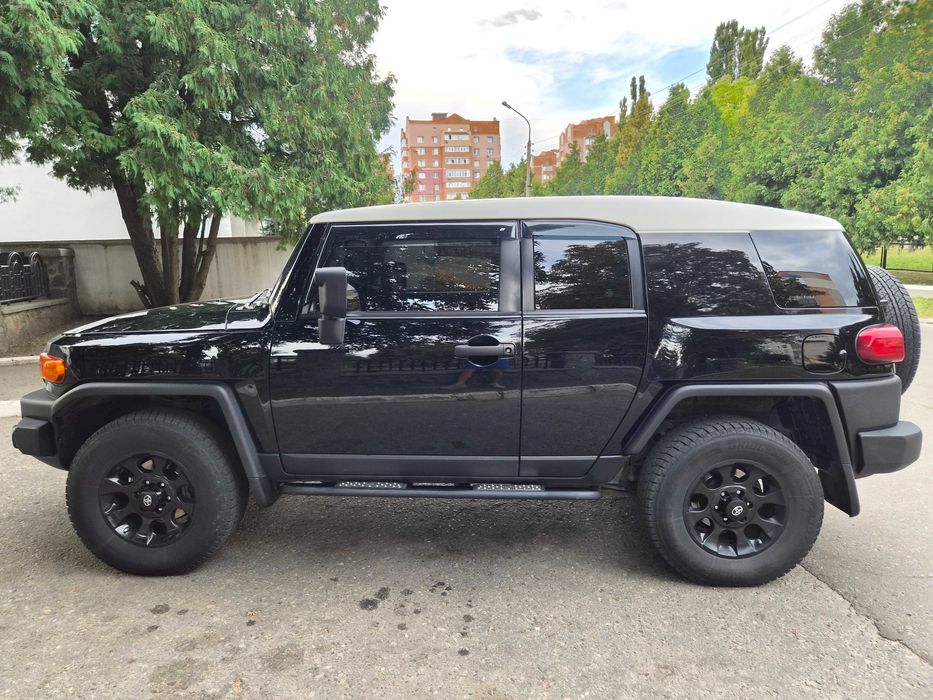 Toyota FJ Cruiser 2013, 4.0 ГАЗ/Бензин