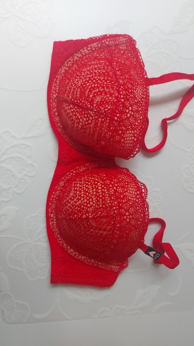 Бюст Victoria's Secret