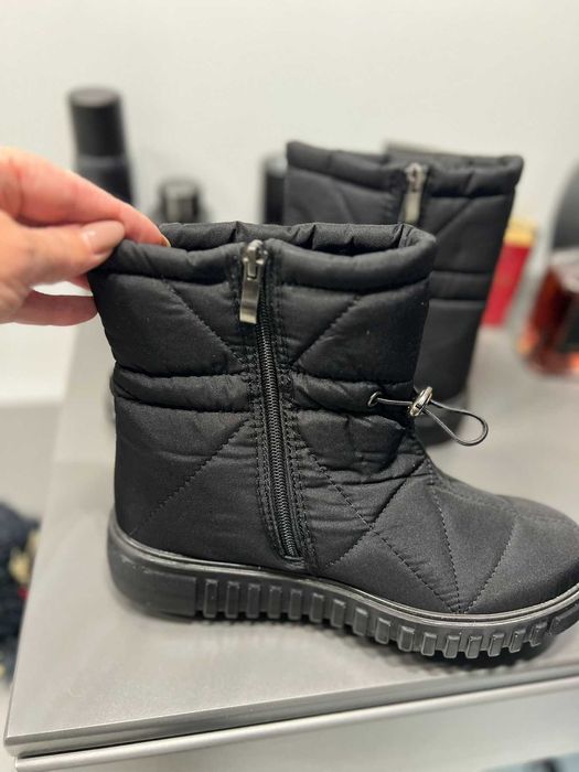 Женские зимние сапоги дутики очень теплые , непромокаемые