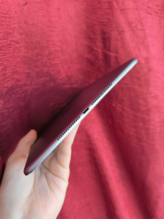 Apple iPad 9.7" Air 2 покоління LTE на 64 ГБ