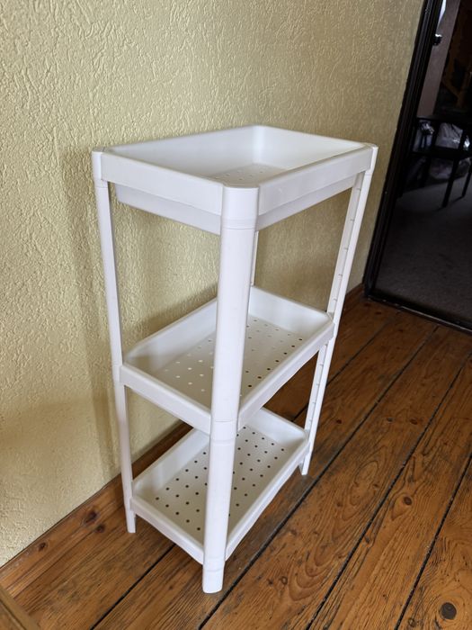 Biały reagł Vesken Ikea