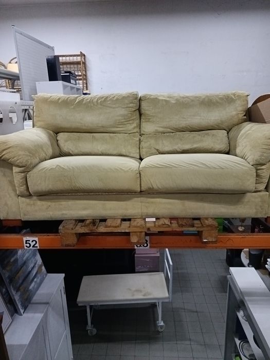 Sofa bege ótimo.