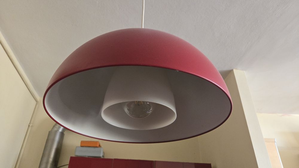 Piękna, czerwona lampa BRASA