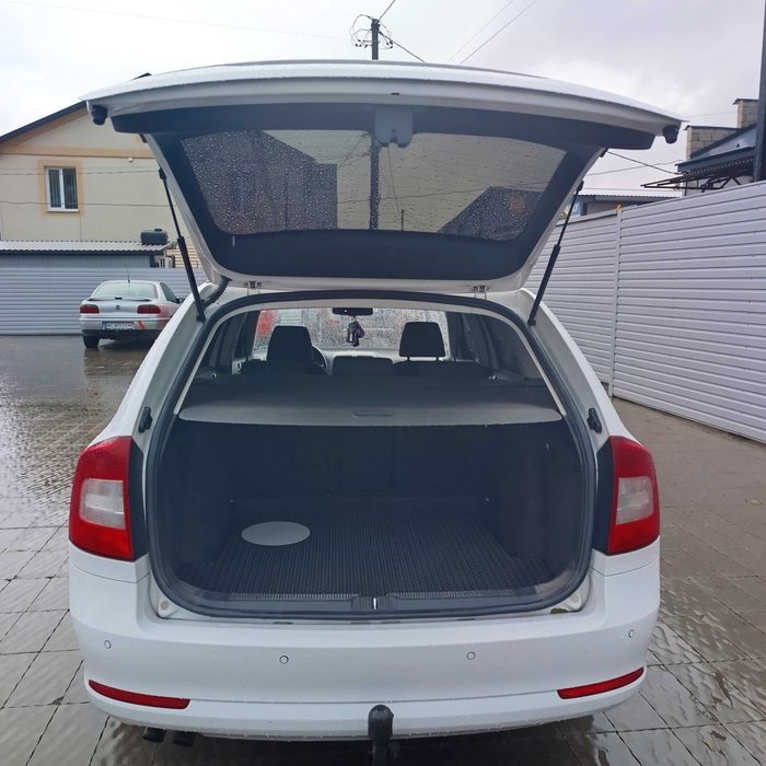 Продаю автомобіль Skoda 1.8 бензин
