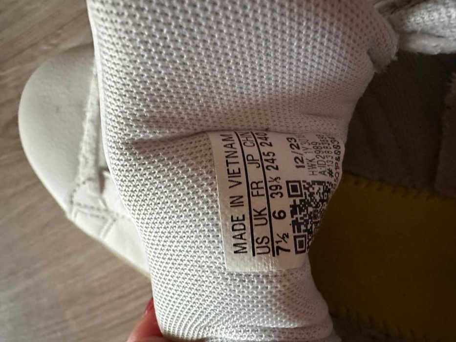 Sprzedam buty adidas rozmiar 39 i 1/3. Bardzo wygodne i zadbane