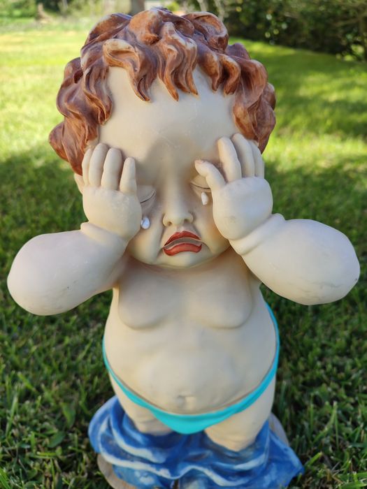 Casal de meninos em resina