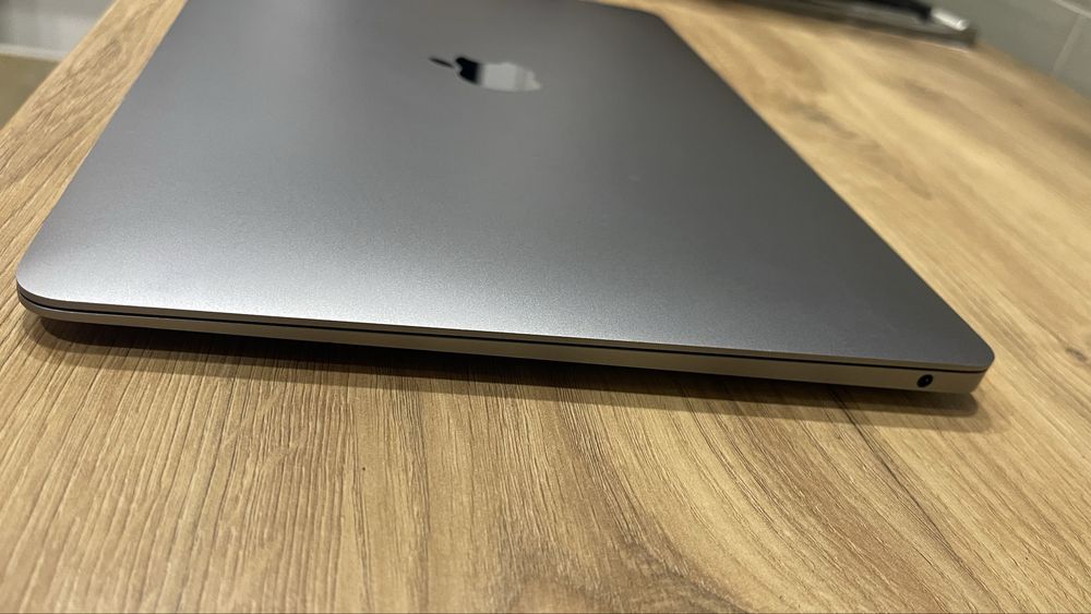 Продам MacBook Air 13″ Retina