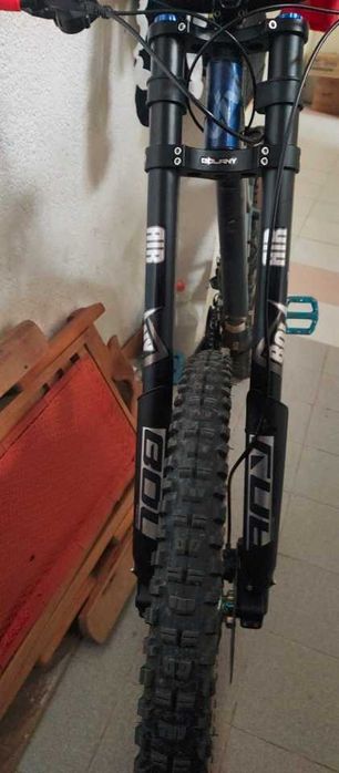 Двухкоронная перевернутая воздушная вилка