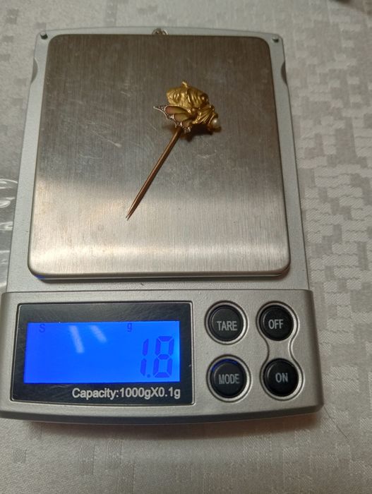 Alfinete  ouro 18k muito bonito