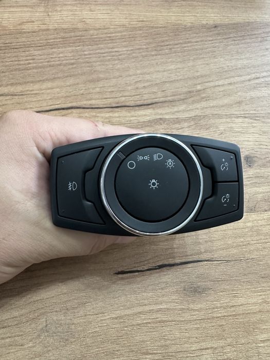 Wlącznik swiatel Mondeo/Fusion USA/Mustang  DG9T-13D061-BCW