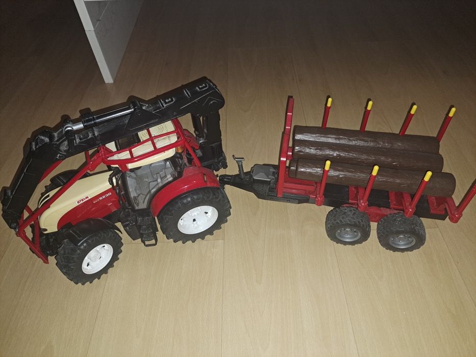 Trator de transportar troncos marca Bruder