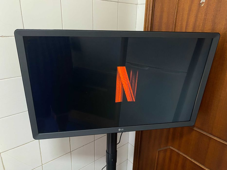 LG Smart TV 32´+ Suporte Movel
