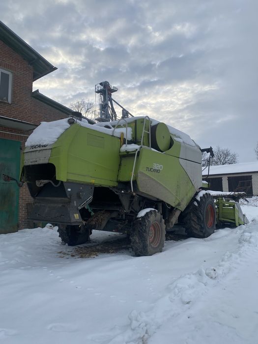 Claas Tucano 320