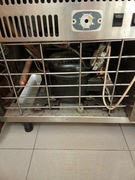 Vitrine comercial referegiradora em ótimo estado