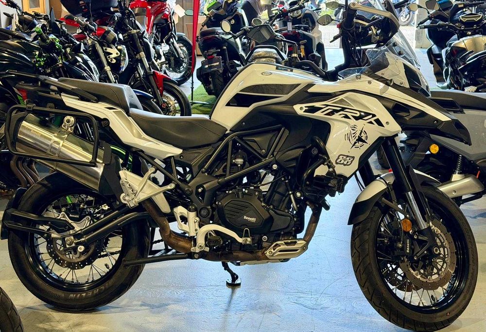 Moto benelli TRK502