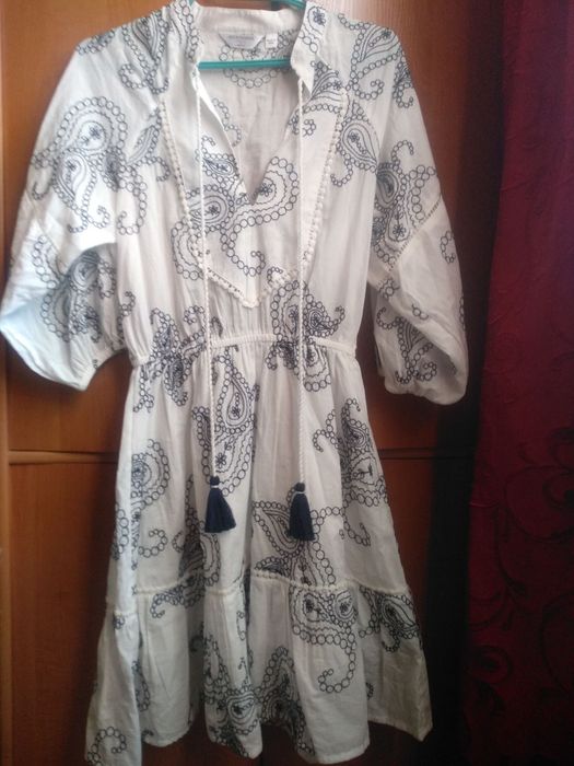 Вишивка плаття next з китицями